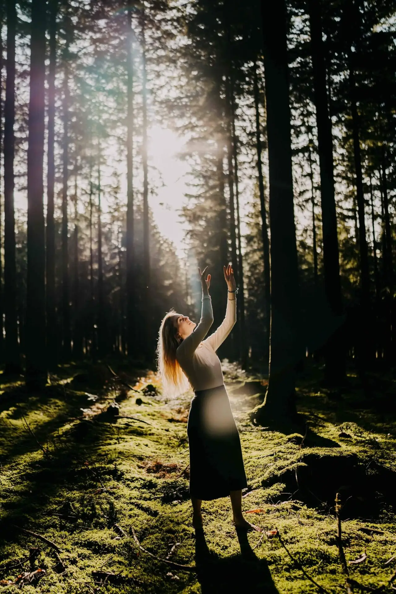 femme-lumiere-foret-nature